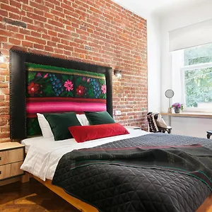 https://gallery-art-apartment.hotelslviv.net