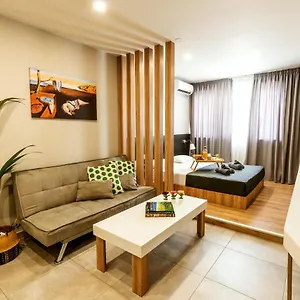https://unique-experience-apartments.hotelschalkidiki.net