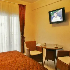 https://seventeen-rooms.hotelschalkidiki.net